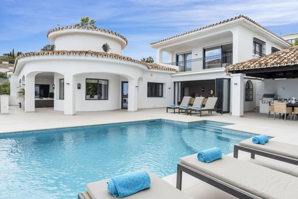Detached Villa Benahavís Málaga - image 2