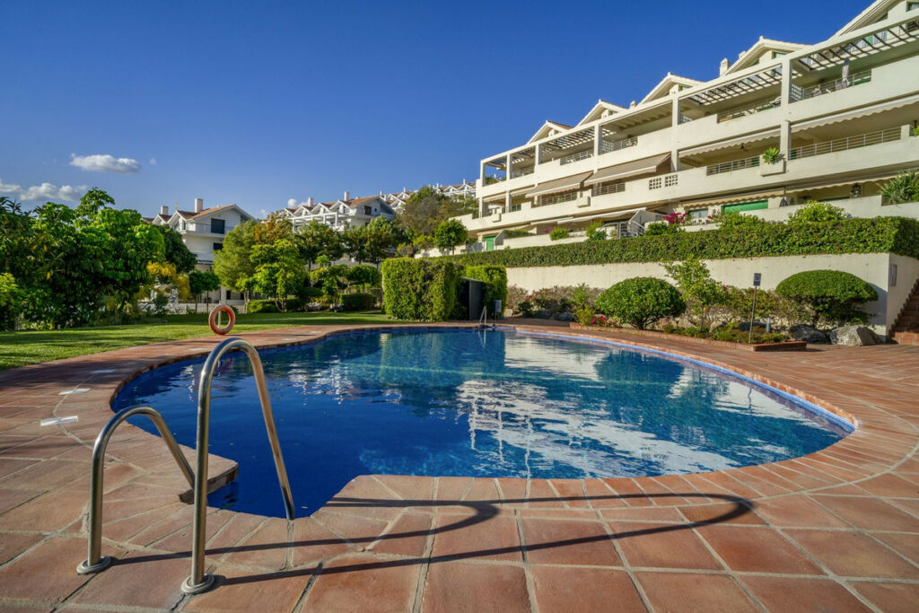 Ground Floor Apartment Selwo Málaga - image 2