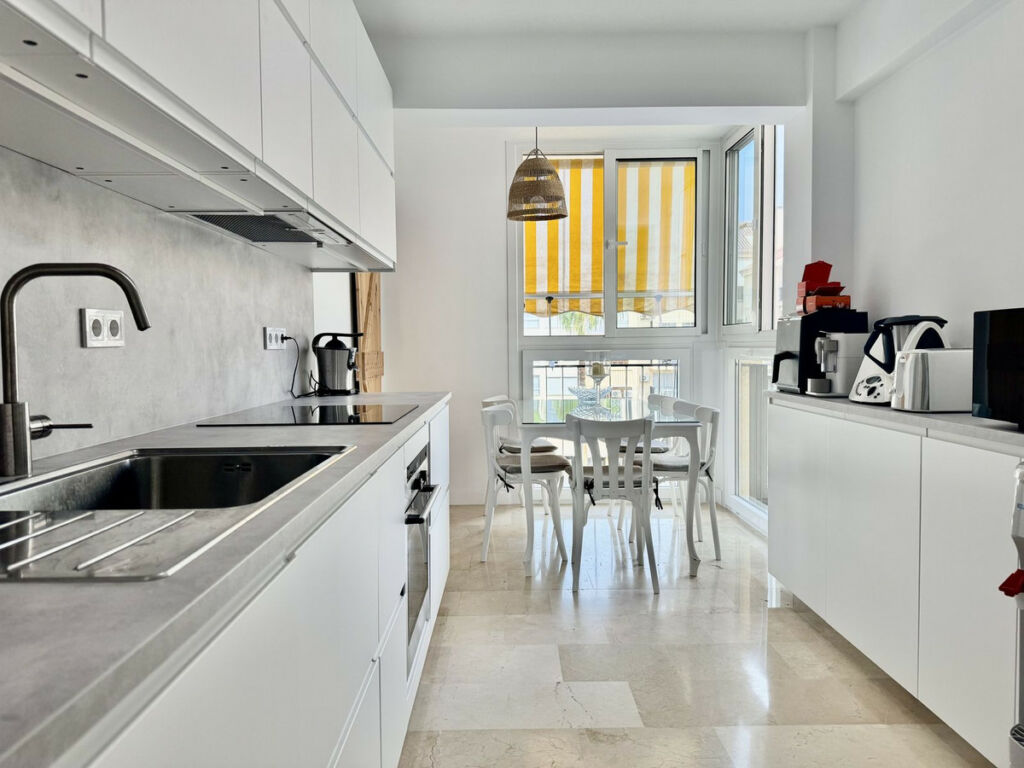 Middle Floor Apartment Fuengirola Málaga - image 12