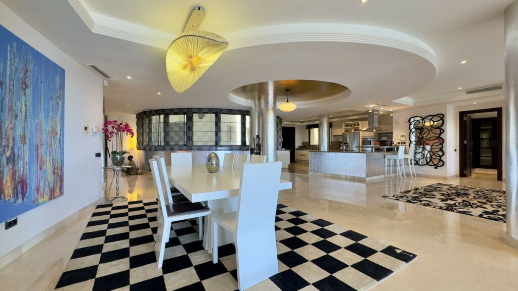 Middle Floor Apartment Puerto Banús Málaga - image 10