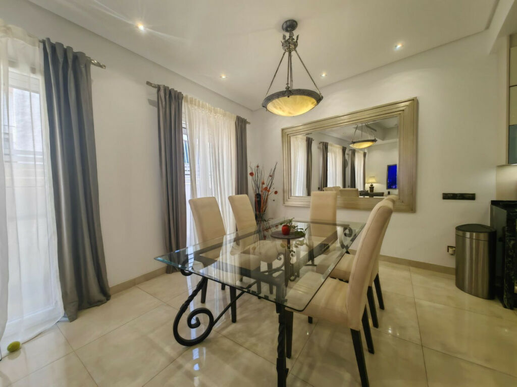 Detached Villa Estepona Málaga - image 10
