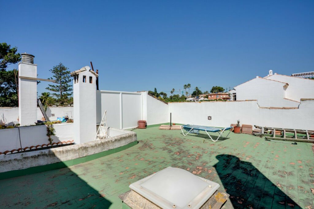 Top Floor Apartment Estepona Málaga - image 10