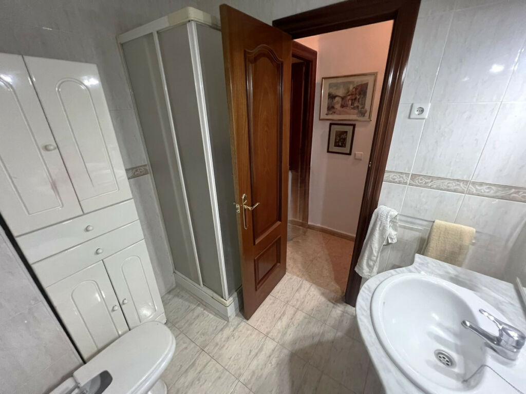 Middle Floor Apartment Fuengirola Málaga - image 10