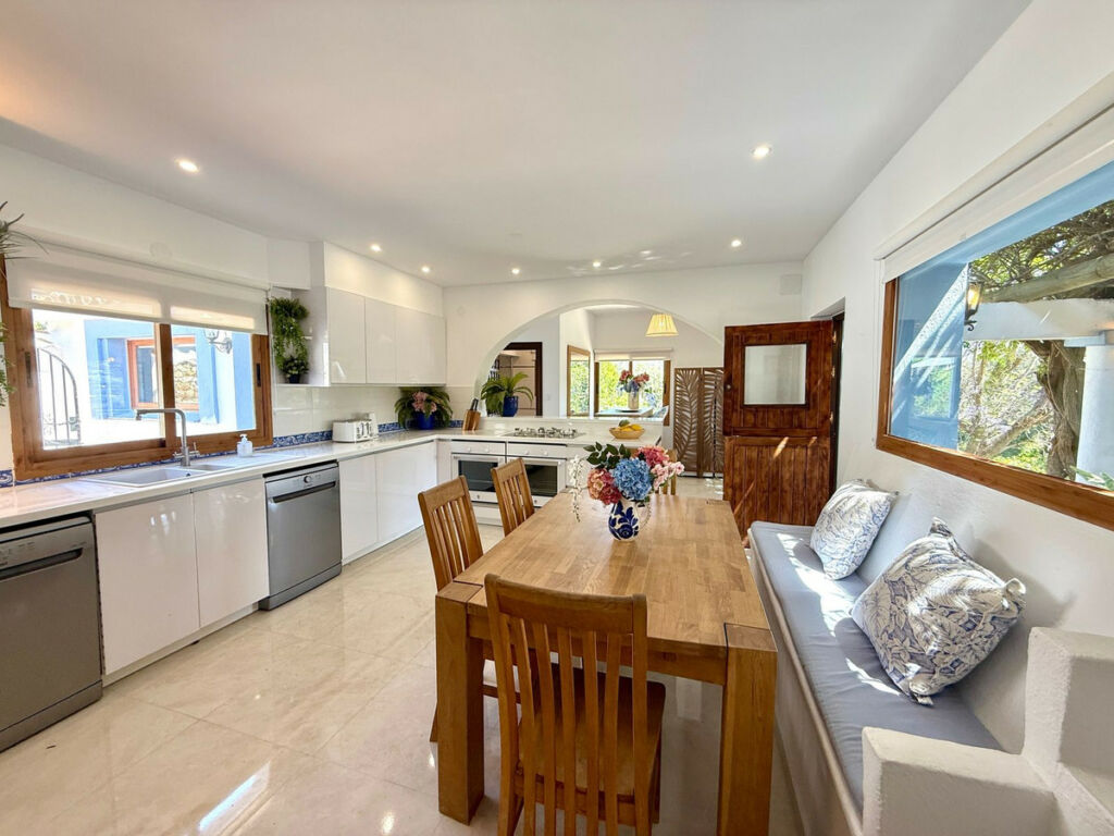 Detached Villa Guadalmina Alta Málaga - image 10