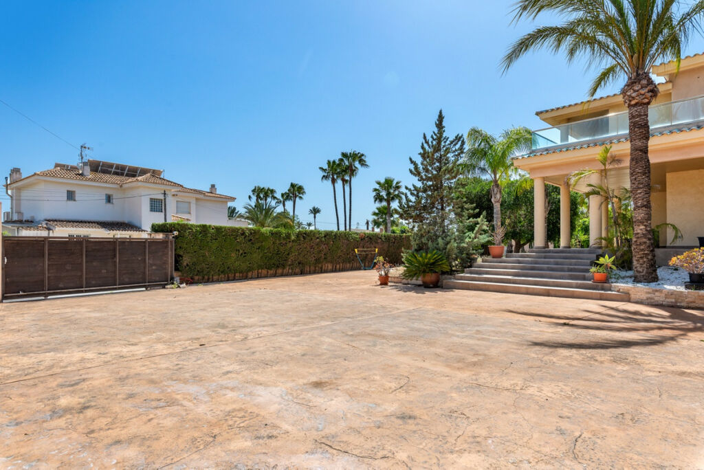 Detached Villa Elche Alicante - image 10