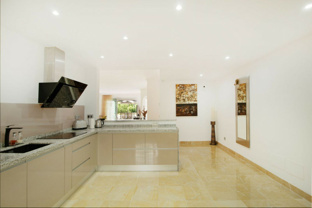 Ground Floor Apartment La Quinta Málaga - image 11