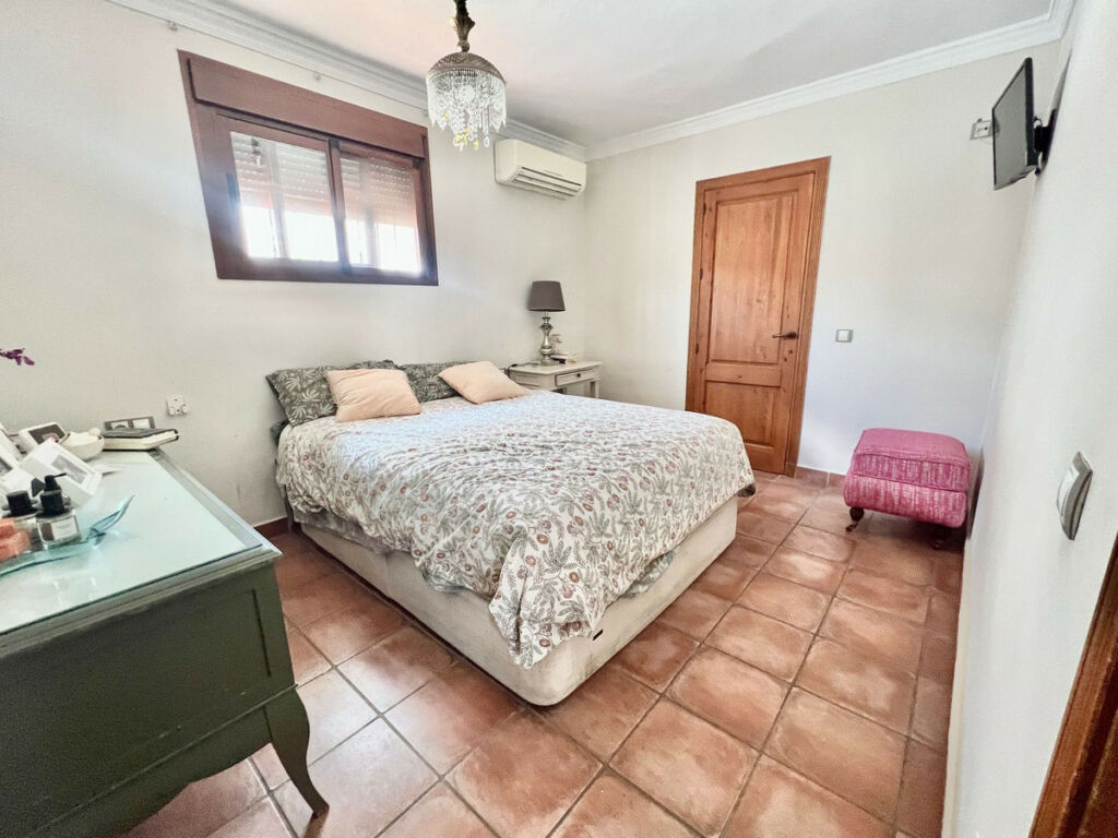 Detached Villa Nueva Andalucía Málaga - image 10