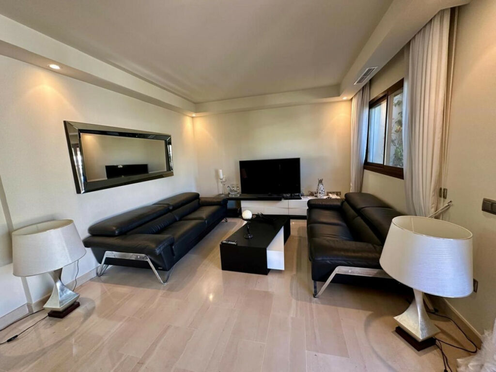 Penthouse Duplex Nueva Andalucía Málaga - image 8