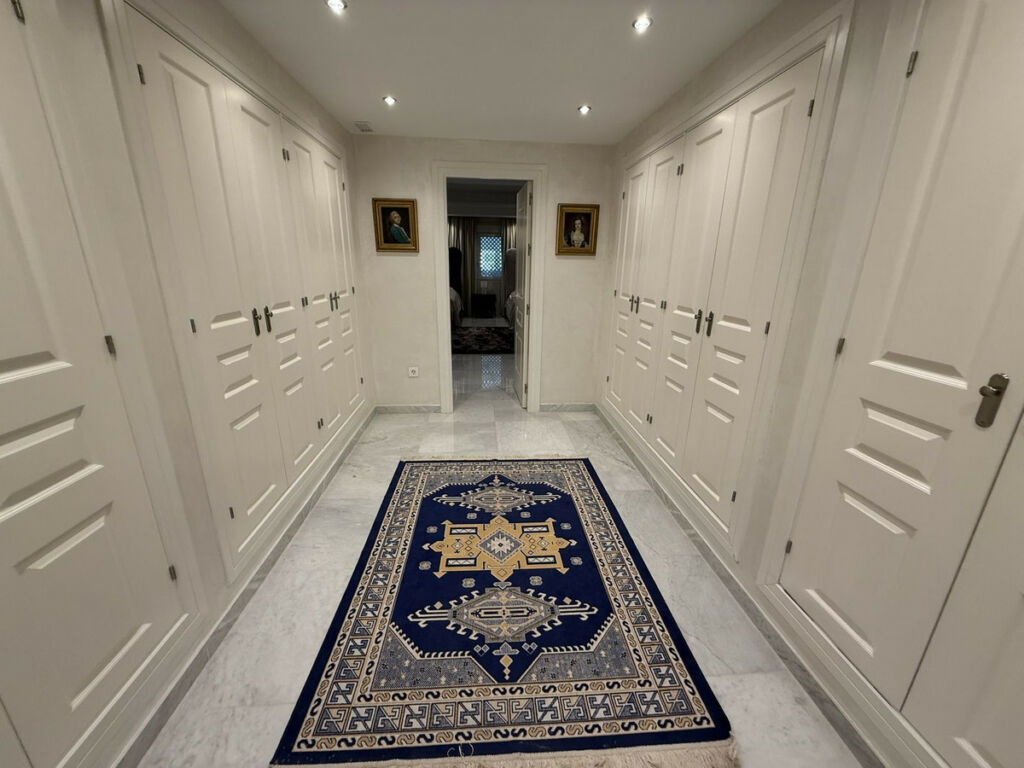 Middle Floor Apartment Puerto Banús Málaga - image 10