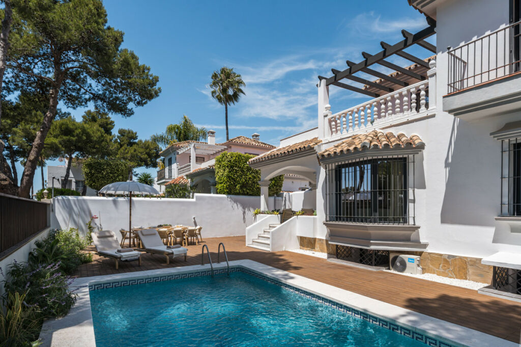 Detached Villa Nueva Andalucía Málaga - image 10
