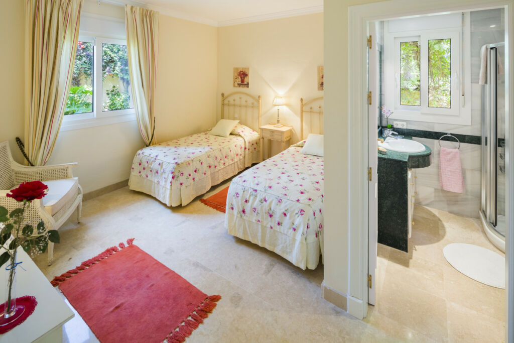Detached Villa Elviria Málaga - image 10