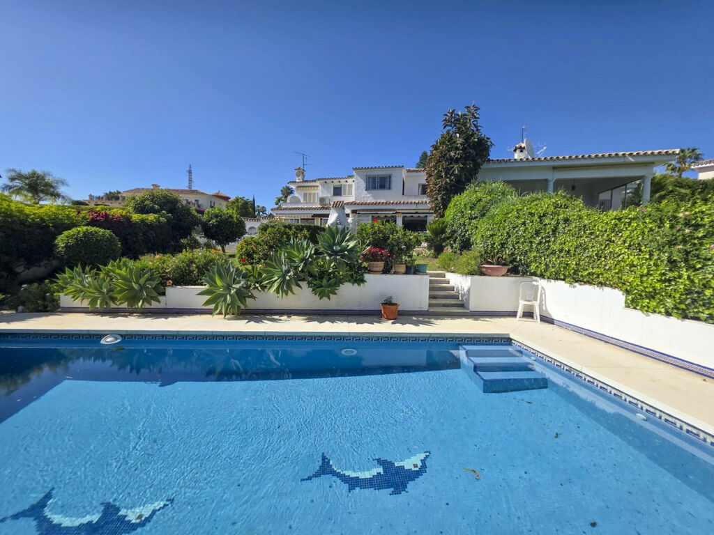 Townhouse El Paraiso Málaga - image 10