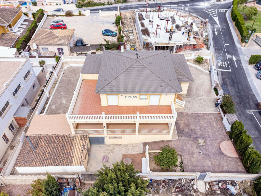 Detached Villa La Nucia Alicante - image 10