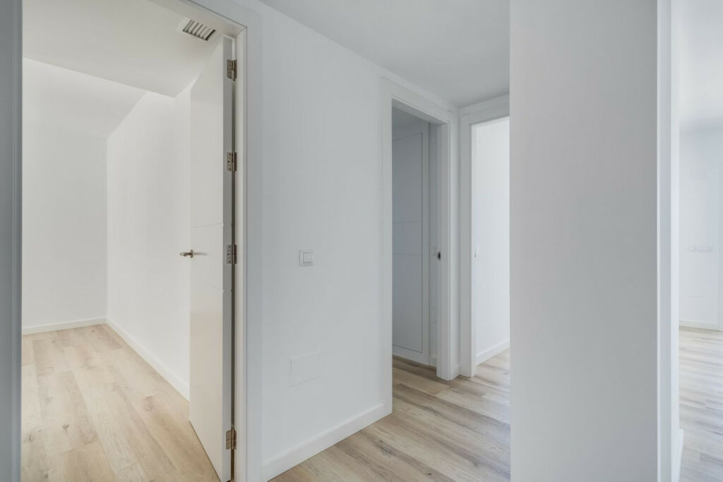 Middle Floor Apartment Nueva Andalucía Málaga - image 10