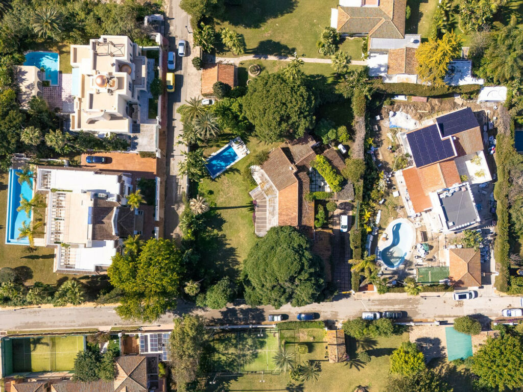 Detached Villa Guadalmina Baja Málaga - image 10