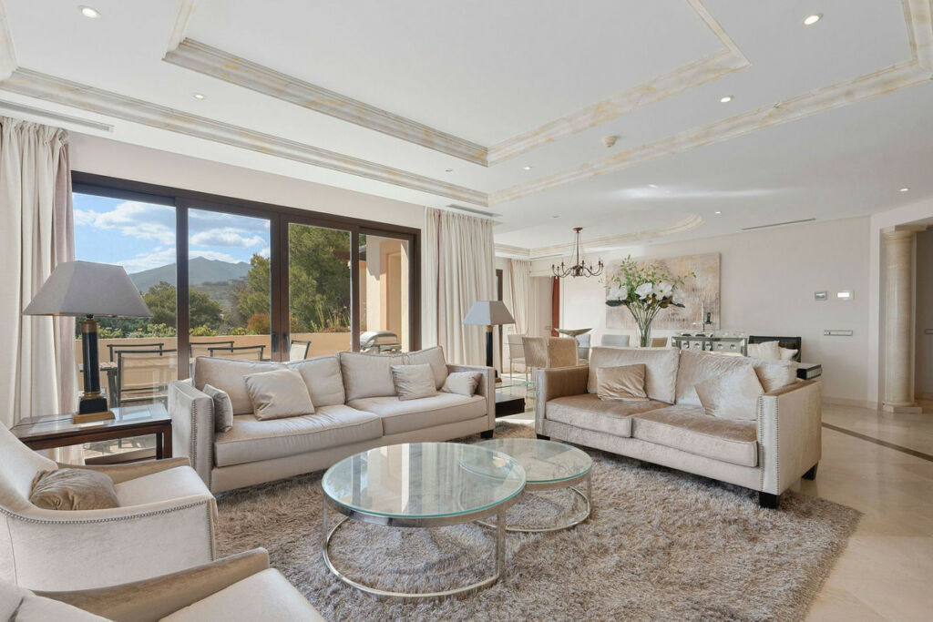Middle Floor Apartment Nueva Andalucía Málaga - image 10