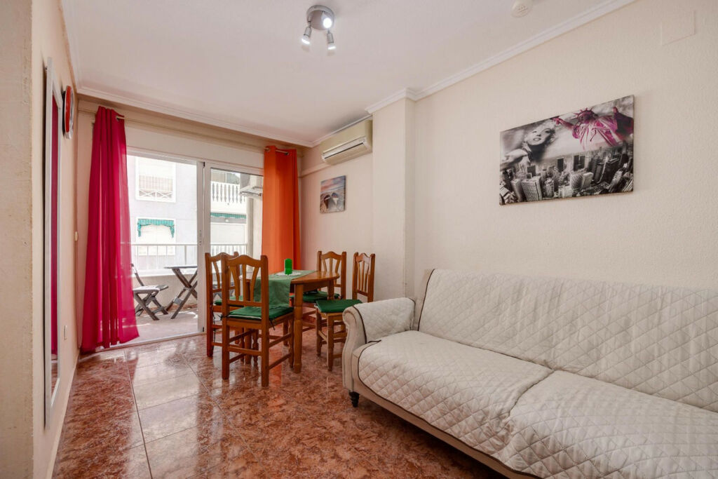 Middle Floor Apartment Torrevieja Alicante - image 10