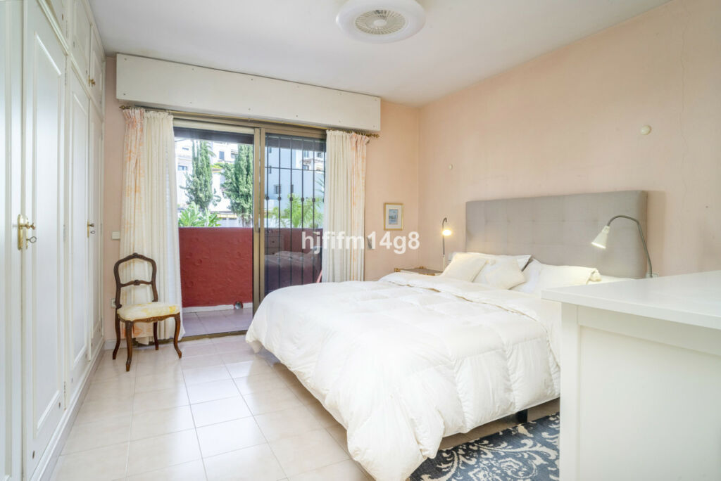 Detached Villa Nueva Andalucía Málaga - image 10