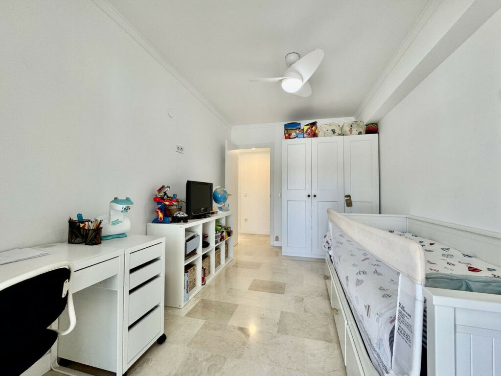 Middle Floor Apartment Fuengirola Málaga - image 13
