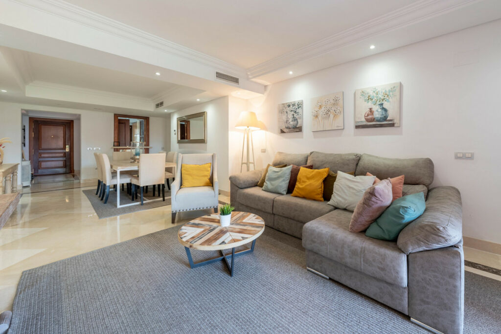 Middle Floor Apartment Estepona Málaga - image 10
