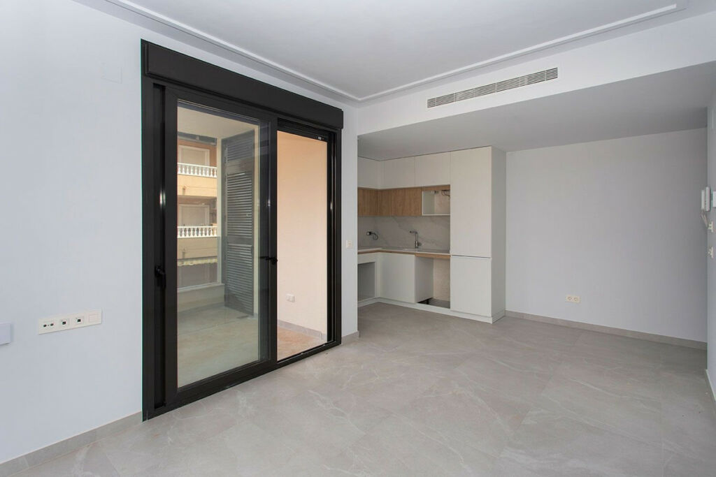 Middle Floor Apartment Torrevieja Alicante - image 10