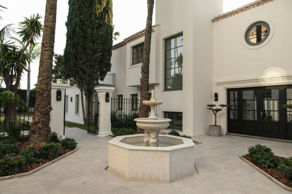 Detached Villa Nueva Andalucía Málaga - image 10