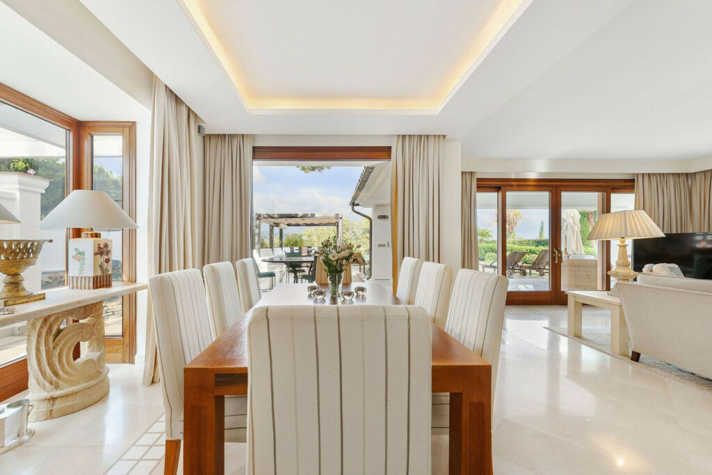 Detached Villa Nueva Andalucía Málaga - image 10