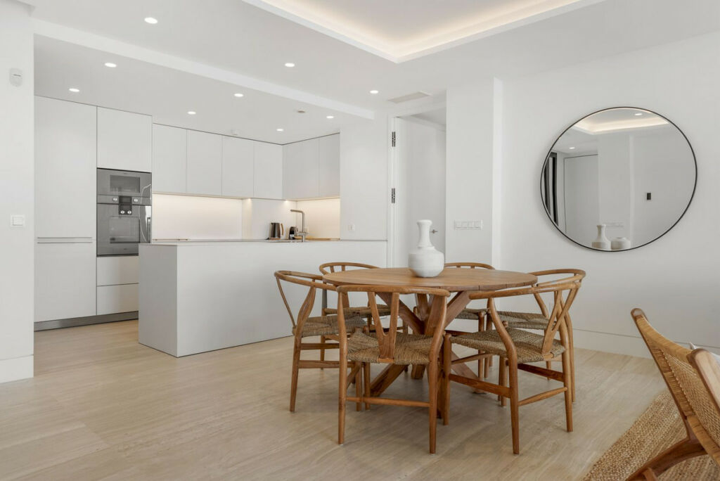 Middle Floor Apartment Estepona Málaga - image 10