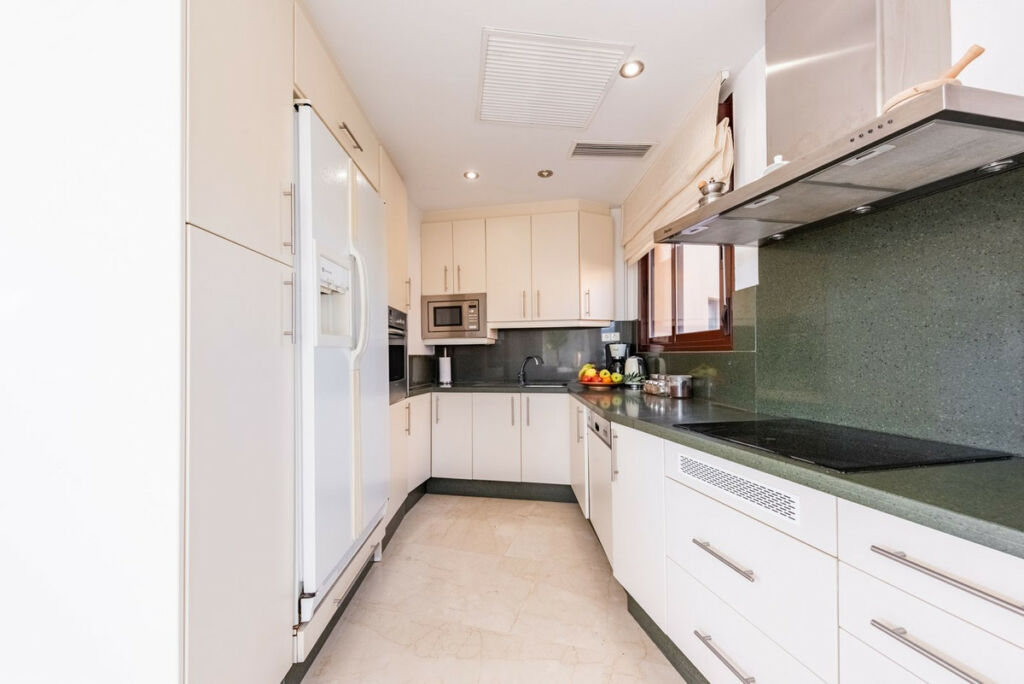 Penthouse Costalita Málaga - image 10