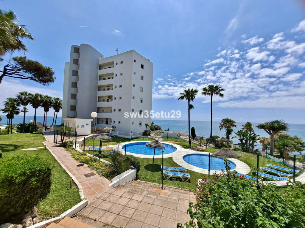 Middle Floor Apartment Calahonda Málaga - image 10