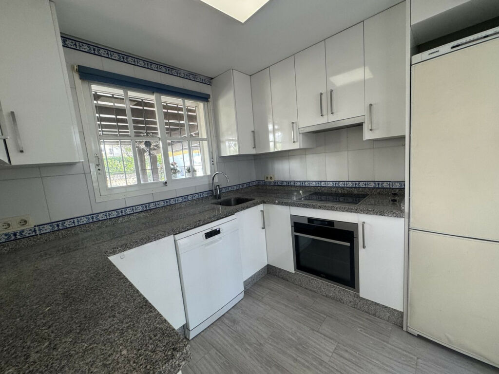 Townhouse Estepona Málaga - image 10