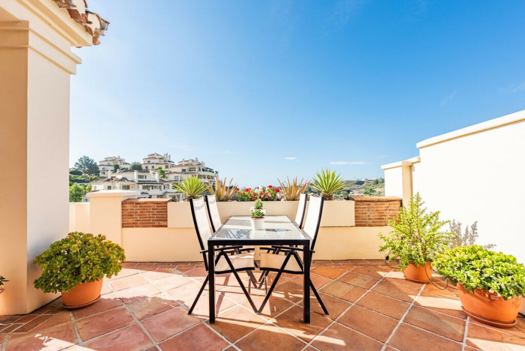 Middle Floor Apartment Benahavís Málaga - image 10