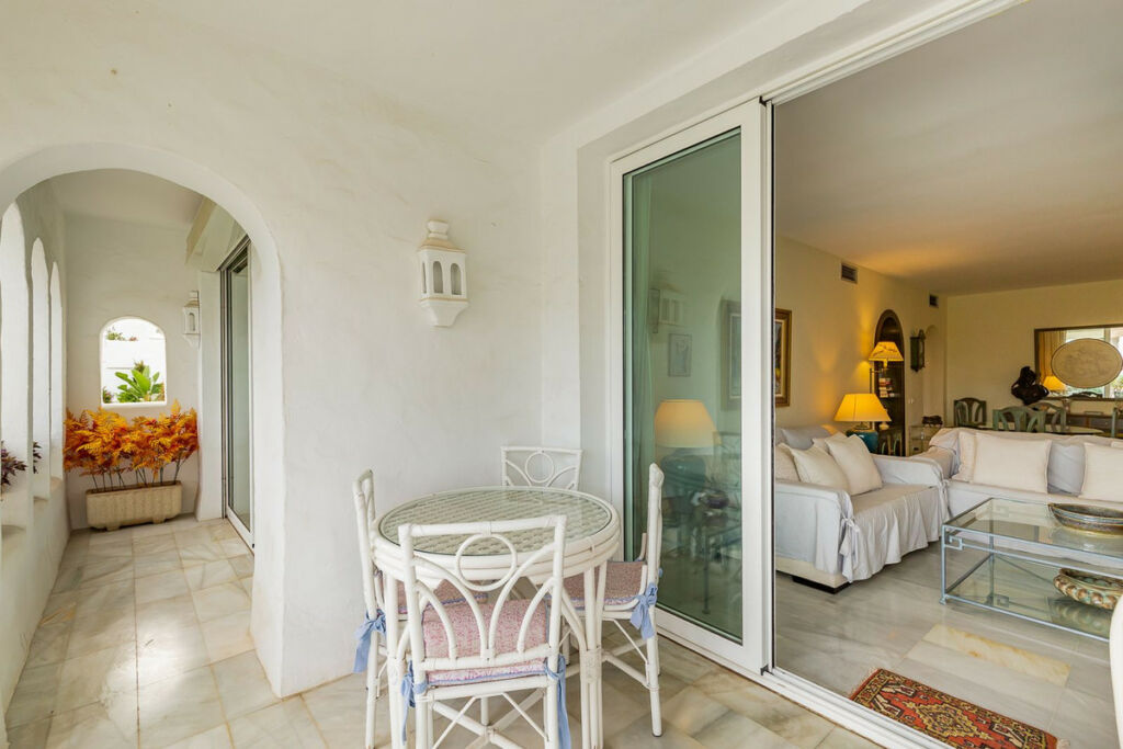 Middle Floor Apartment Estepona Málaga - image 10