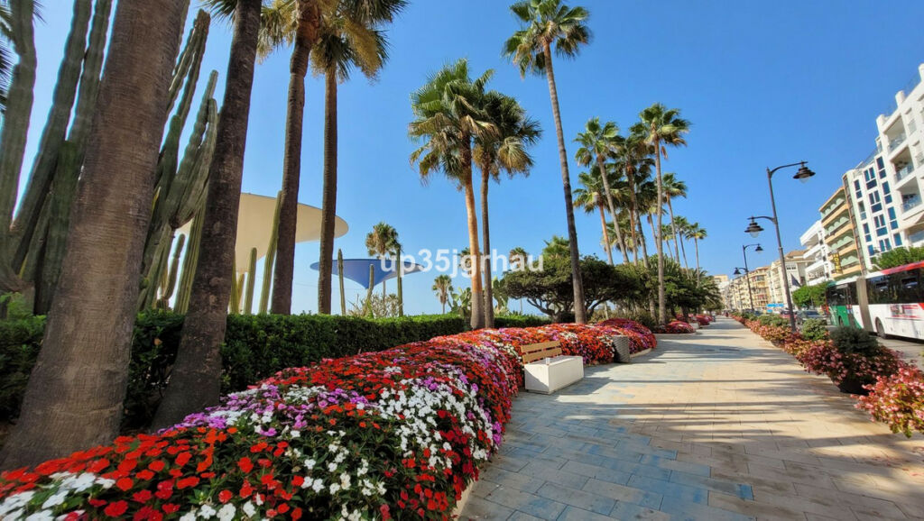 Middle Floor Apartment Estepona Málaga - image 11