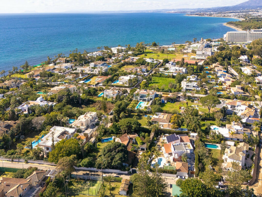 Detached Villa Guadalmina Baja Málaga - image 11