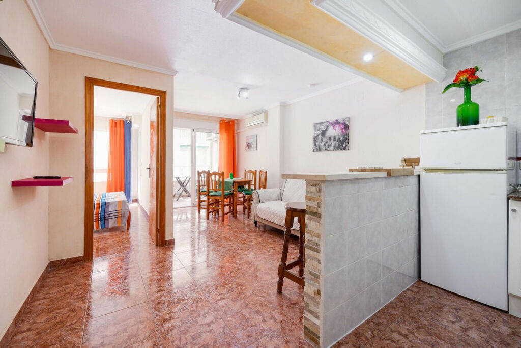 Middle Floor Apartment Torrevieja Alicante - image 11