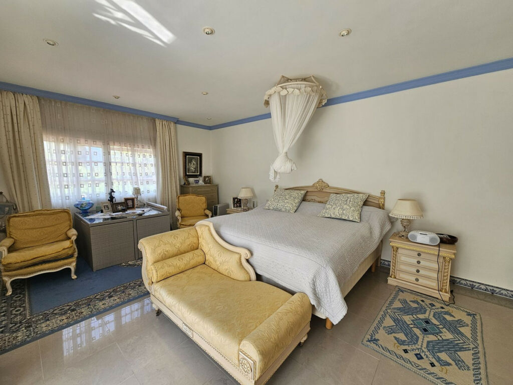 Detached Villa Alhaurín de la Torre Málaga - image 10