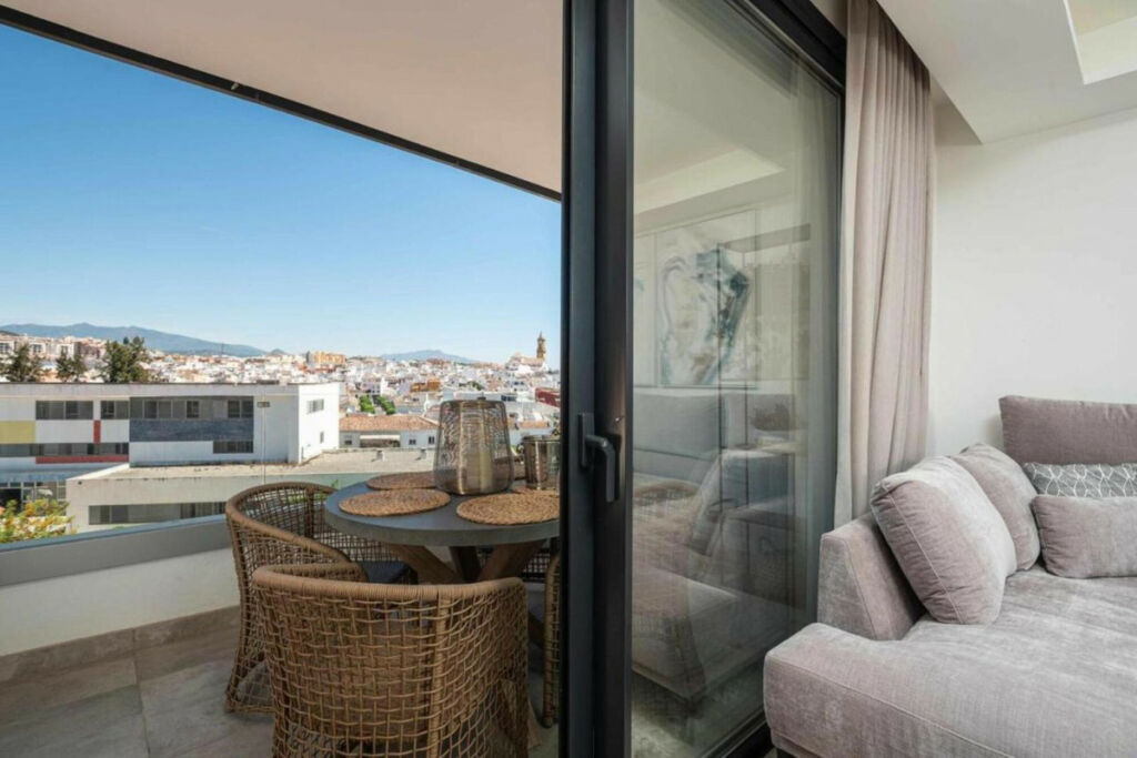 Middle Floor Apartment Estepona Málaga - image 11