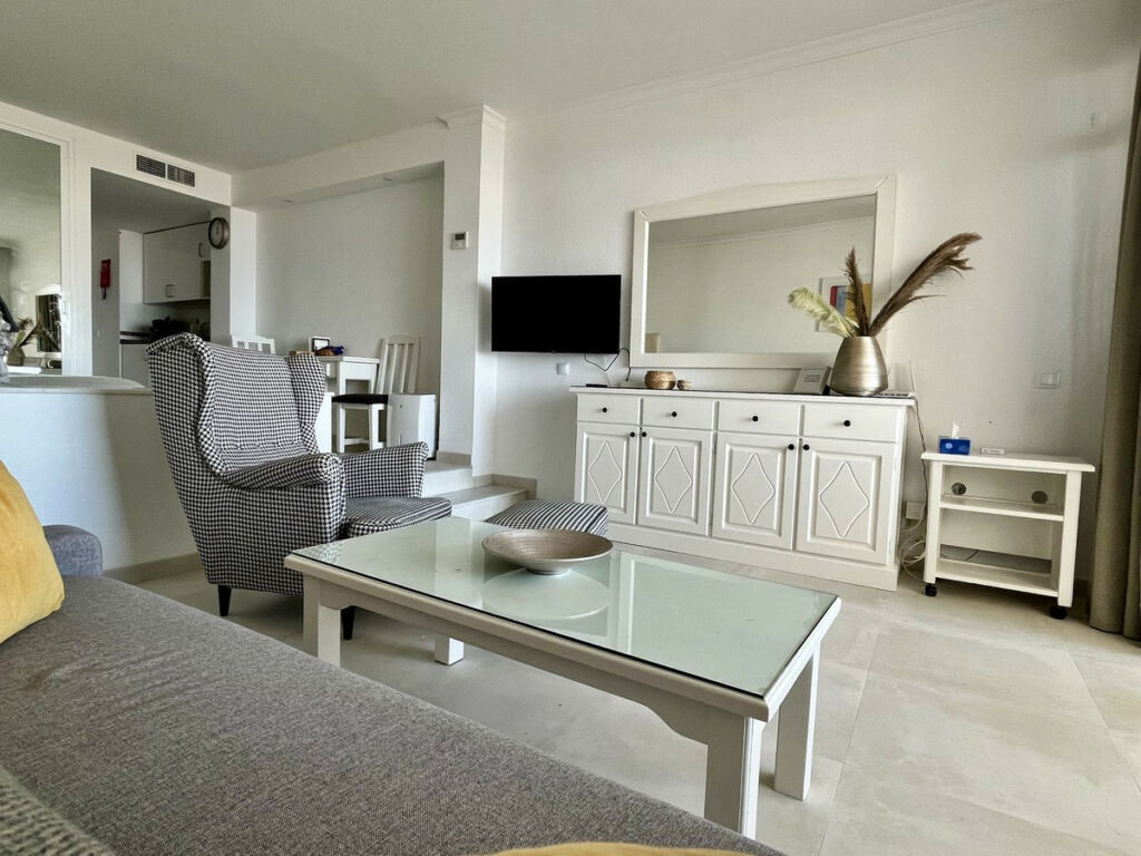 Middle Floor Apartment Riviera del Sol Málaga - image 11