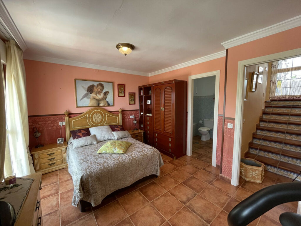 Townhouse Altos de los Monteros Málaga - image 11