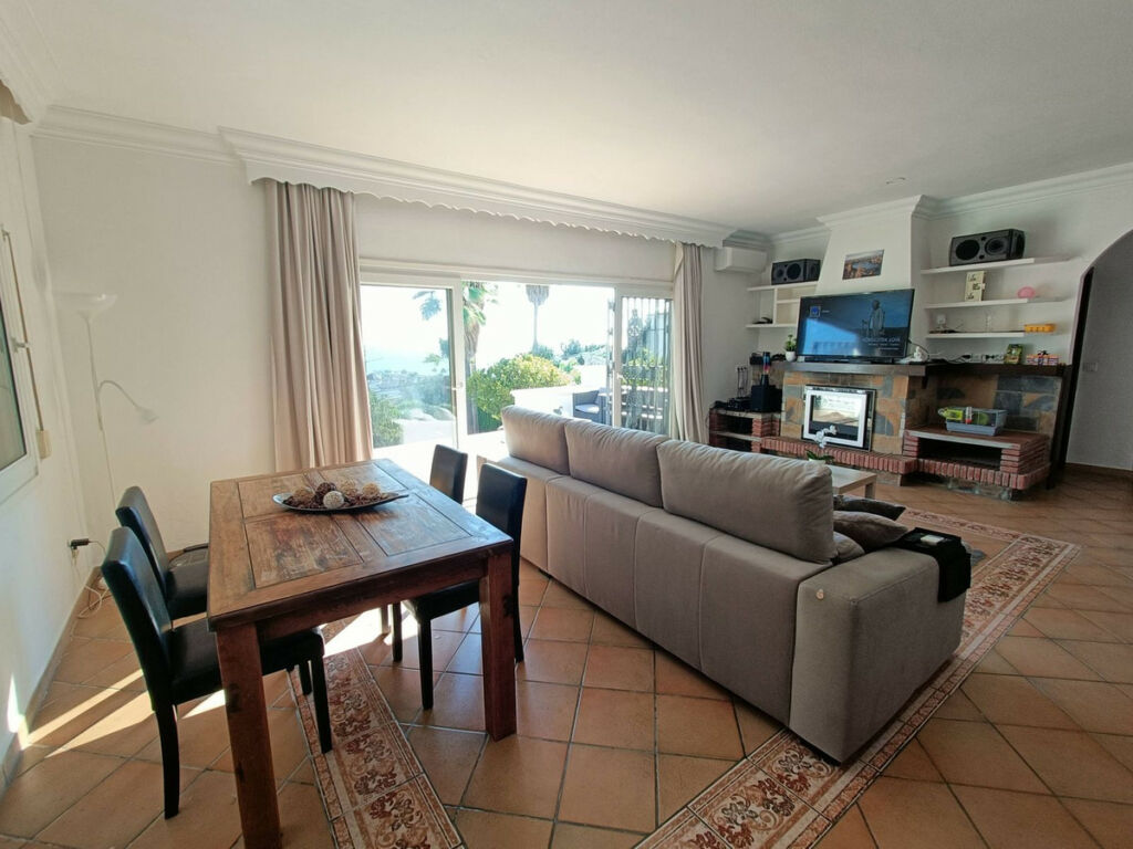Detached Villa Estepona Málaga - image 8