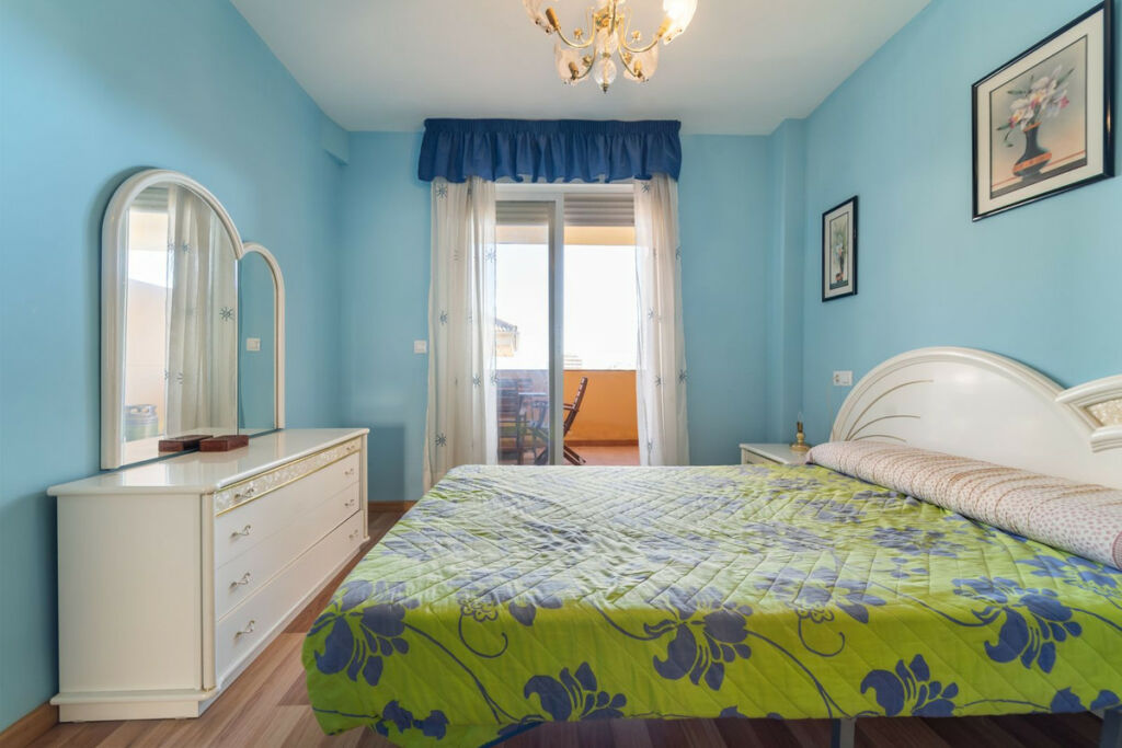 Middle Floor Apartment Fuengirola Málaga - image 13