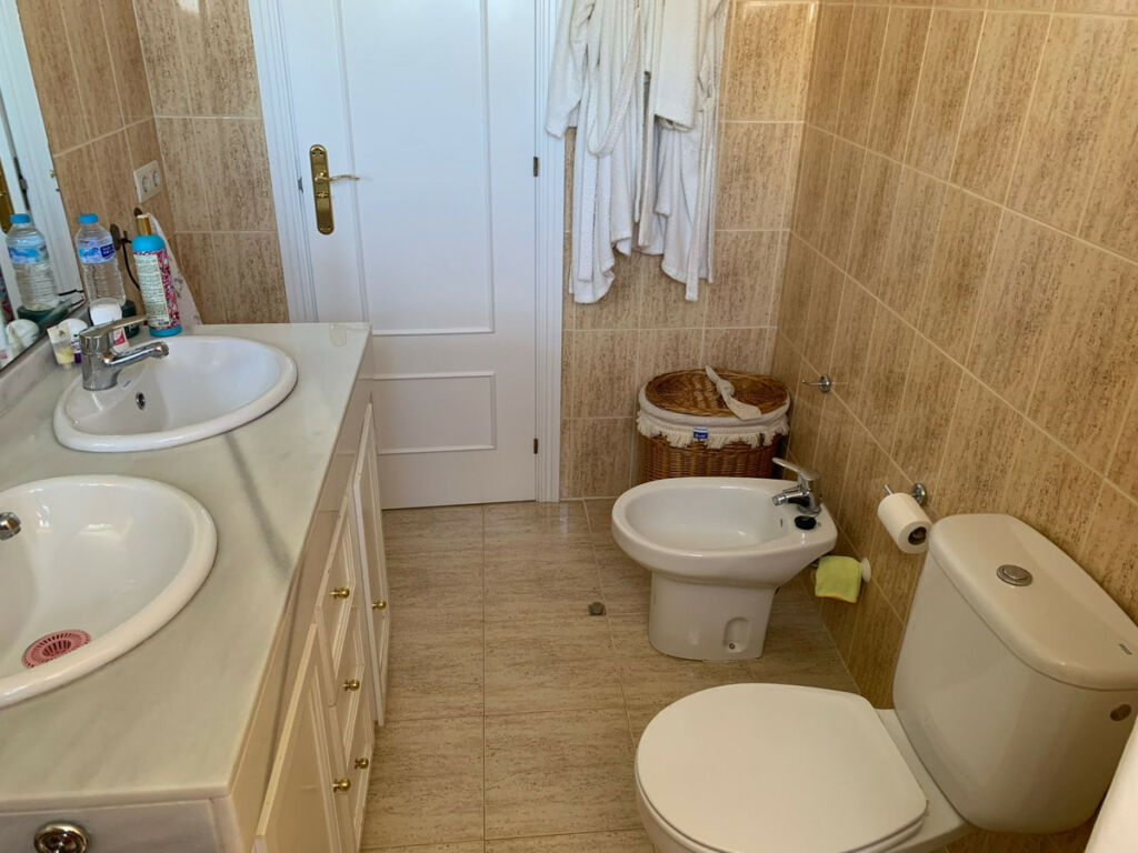 Top Floor Apartment Calahonda Málaga - image 11