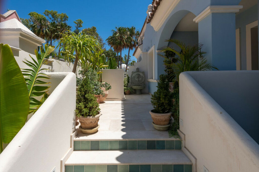 Detached Villa Cortijo Blanco Málaga - image 11