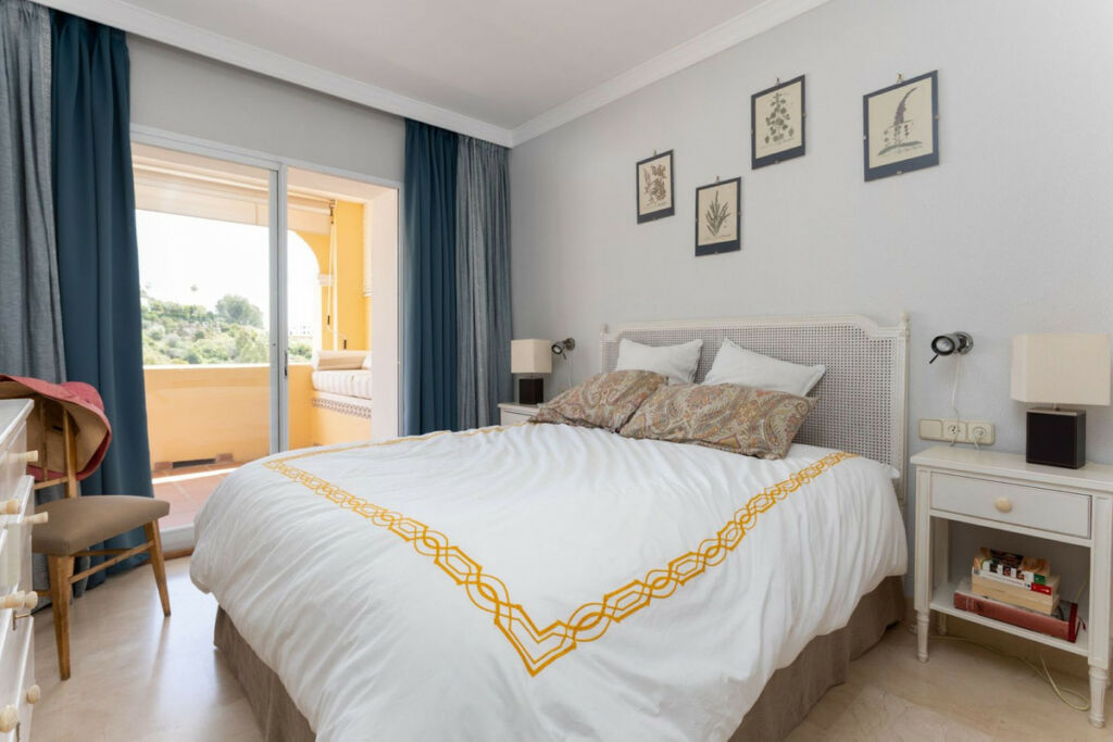 Middle Floor Apartment La Quinta Málaga - image 11