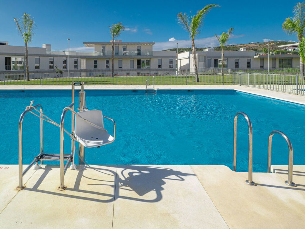 Middle Floor Apartment Estepona Málaga - image 11