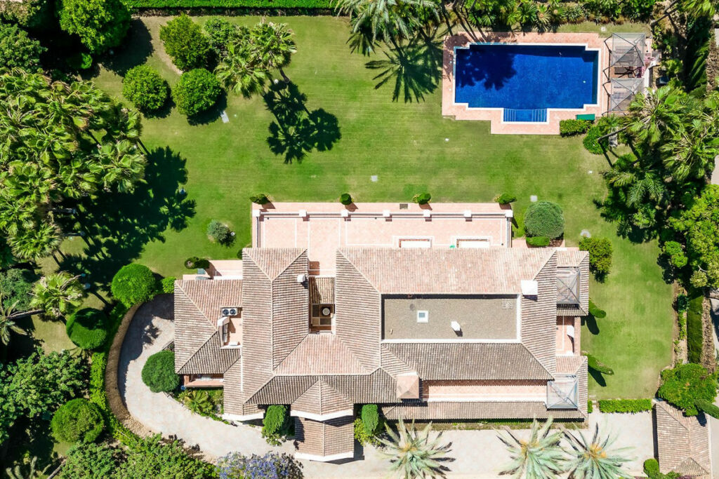 Detached Villa Sierra Blanca Málaga - image 11