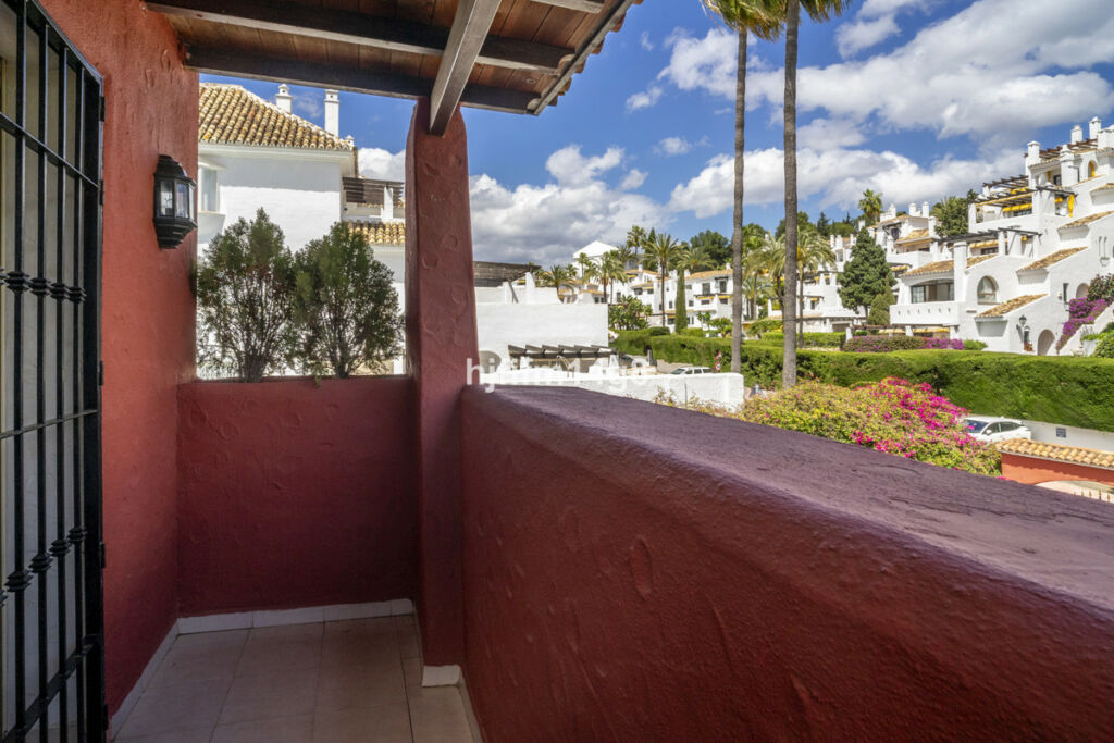 Detached Villa Nueva Andalucía Málaga - image 11