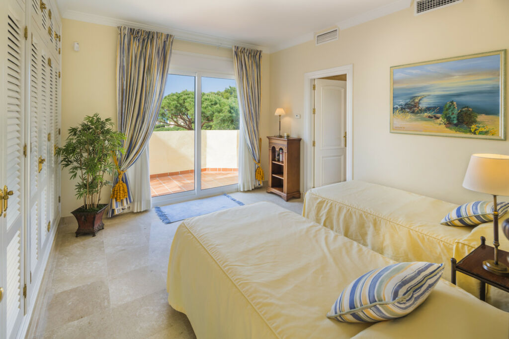 Detached Villa Elviria Málaga - image 11