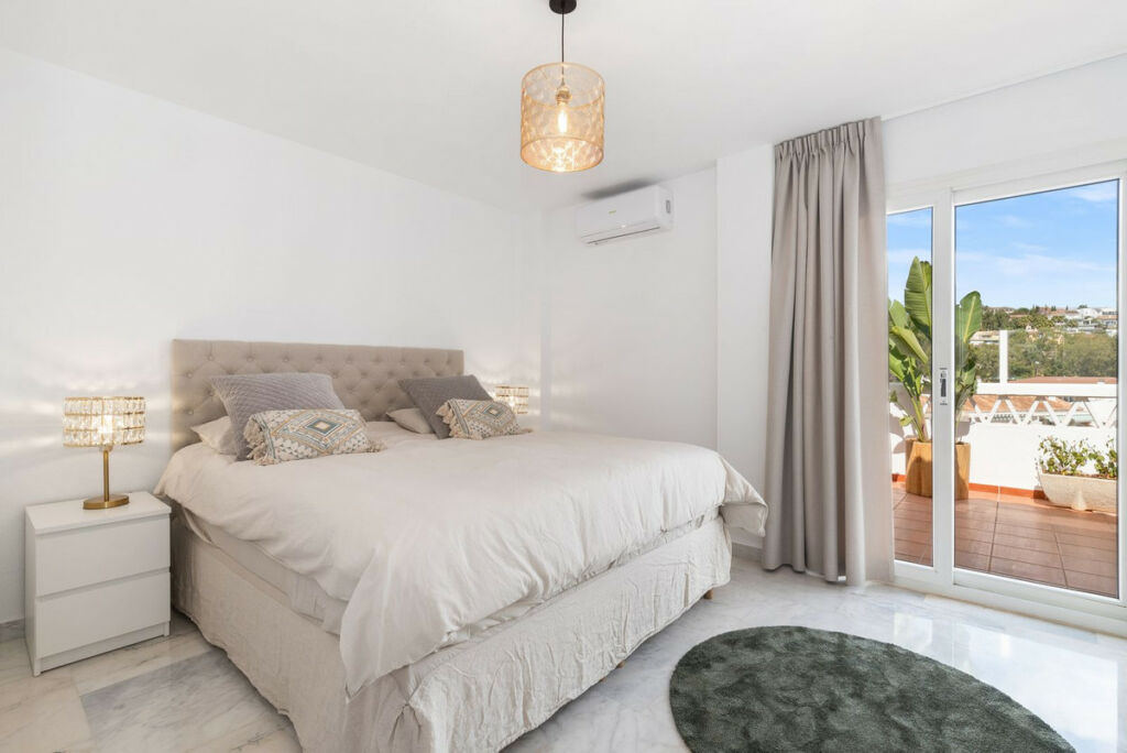 Penthouse Nueva Andalucía Málaga - image 11